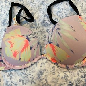 Pink/Victoria’s secret bra